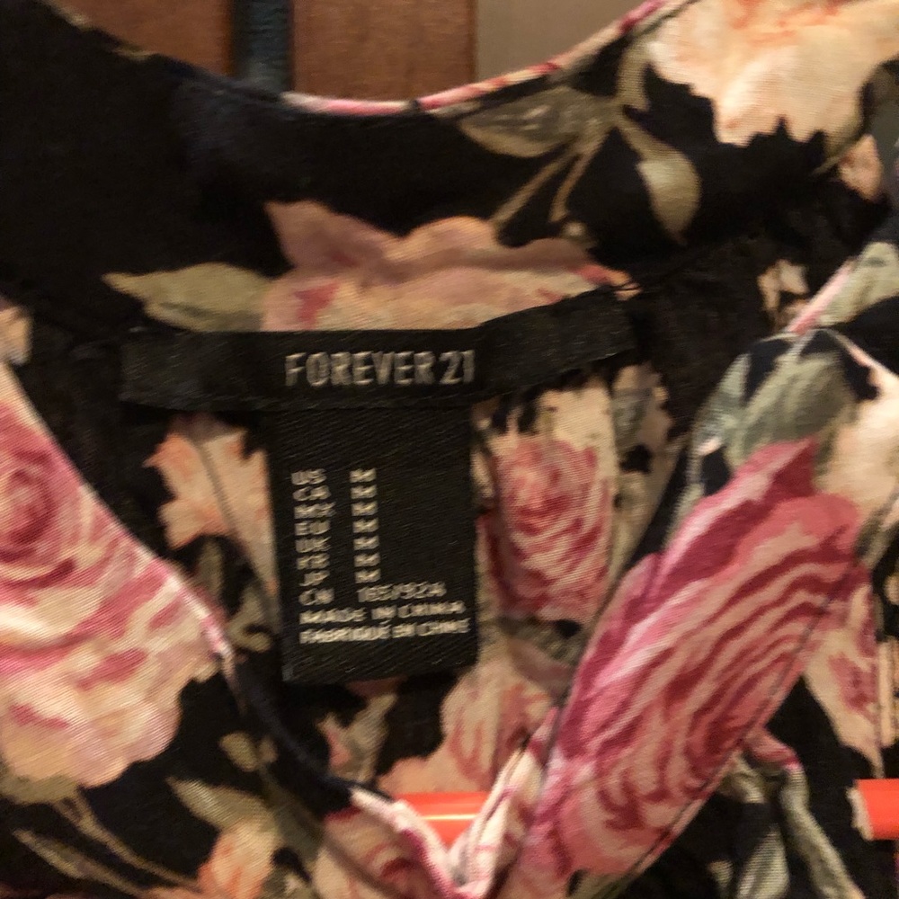 Flowy Halter Top - Picture 3 of 3